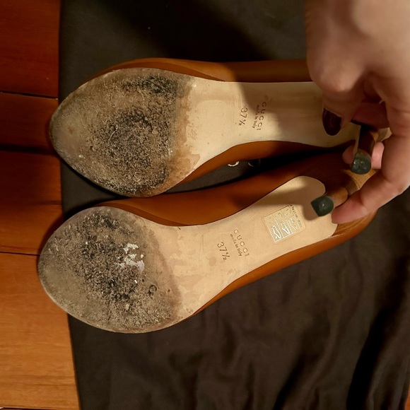 Gucci heels! Size 37.5.In great condition.Minor scuffing at back. - Picture 3 of 4